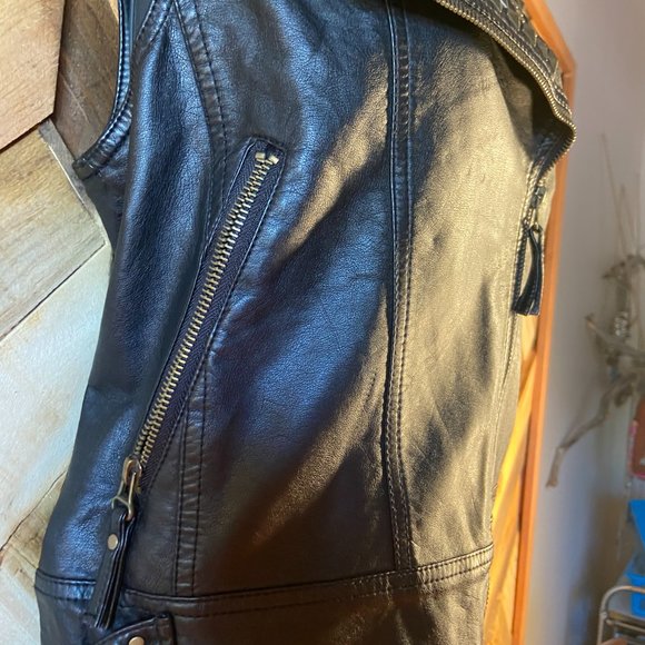 Tapered Leather with Bronze Stud Work - Picture 5 of 7